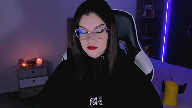 Snapshot of OphelianaRose33 chatting on October 9, 9:35 pm OphelianaRose33 online show from October 9, 9:35 pm