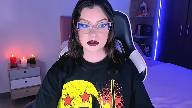 Snapshot of OphelianaRose33 chatting on October 17, 7:49 pm OphelianaRose33 online show from October 17, 7:49 pm