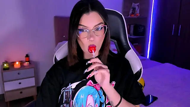 Snapshot of OphelianaRose33 chatting on November 1, 11:18 pm OphelianaRose33 online show from November 1, 11:18 pm