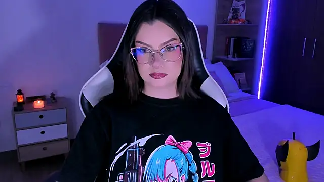 Snapshot of OphelianaRose33 chatting on November 8, 9:57 pm OphelianaRose33 online show from November 8, 9:57 pm