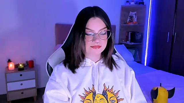 Snapshot of OphelianaRose33 chatting on November 18, 10:14 pm OphelianaRose33 online show from November 18, 10:14 pm