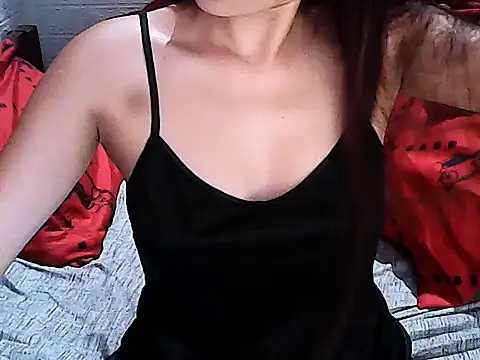 Snapshot of SexyHenesy chatting on June 23, 7:56 pm SexyHenesy online show from June 23, 7:56 pm