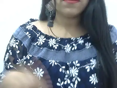 Snapshot of LIYO_ chatting on February 23, 8:33 am LIYO online show from February 23, 8:33 am