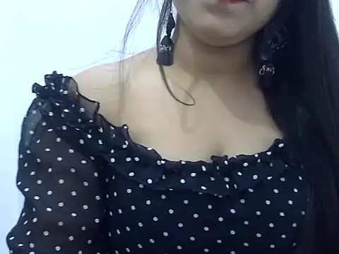 Snapshot of LIYO_ chatting on February 26, 6:23 am LIYO online show from February 26, 6:23 am