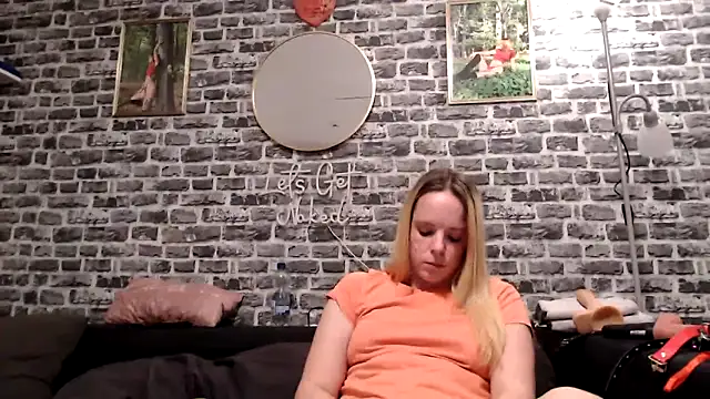 SexyMilf 37 online show from April 28, 8:25 pm