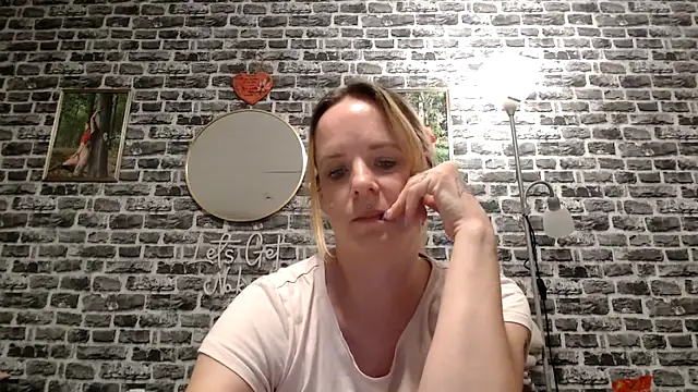 SexyMilf 37 online show from April 29, 8:48 pm