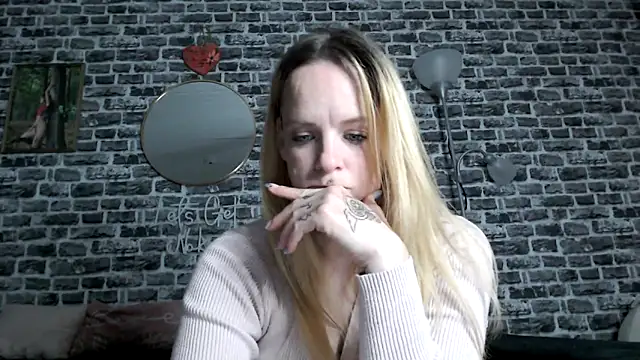 SexyMilf 37 online show from May 8, 8:25 pm