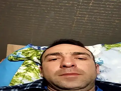 Snapshot of PopaOctavian chatting on December 4, 10:07 pm PopaOctavian online show from December 4, 10:07 pm