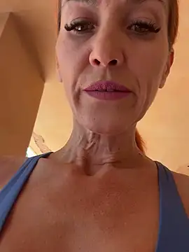 Snapshot of MikaelaBloom chatting on September 30, 2:44 pm MikaelaBloom online show from September 30, 2:44 pm