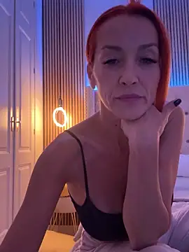 Snapshot of MikaelaBloom chatting on November 15, 9:11 pm MikaelaBloom online show from November 15, 9:11 pm