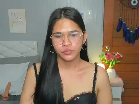 Snapshot of AlianaBlair chatting on September 18, 8:44 pm AlianaBlair online show from September 18, 8:44 pm