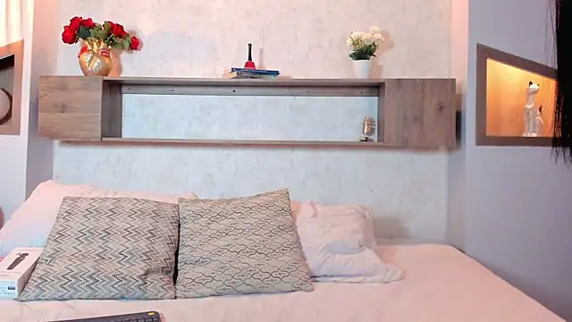 Emilly Beaumont online show from November 21, 12:15 pm