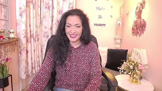 Snapshot of MyLovOne chatting on May 10, 12:32 pm MyLovOne online show from May 10, 12:32 pm