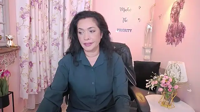 Snapshot of MyLovOne chatting on May 15, 12:01 pm MyLovOne online show from May 15, 12:01 pm