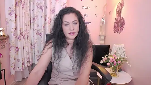 Snapshot of MyLovOne chatting on May 29, 9:29 am MyLovOne online show from May 29, 9:29 am
