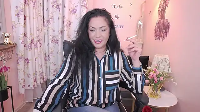 Snapshot of MyLovOne chatting on June 1, 11:01 am MyLovOne online show from June 1, 11:01 am