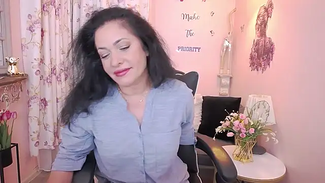Snapshot of MyLovOne chatting on June 7, 9:24 am MyLovOne online show from June 7, 9:24 am