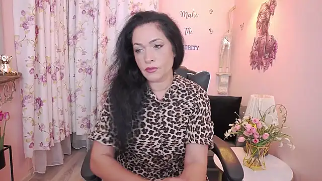 Snapshot of MyLovOne chatting on June 10, 11:20 am MyLovOne online show from June 10, 11:20 am