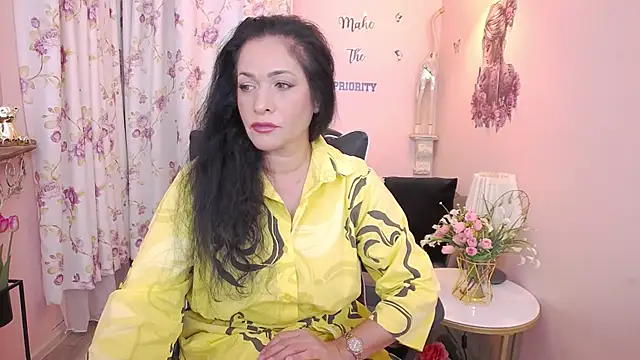 Snapshot of MyLovOne chatting on June 16, 10:40 am MyLovOne online show from June 16, 10:40 am