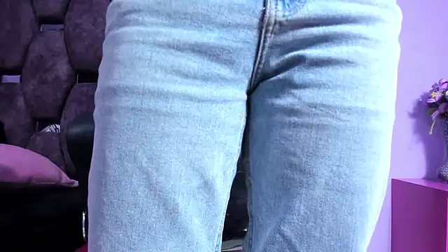 Snapshot of Emy_Latin chatting on November 10, 8:52 pm Emy Latin online show from November 10, 8:52 pm