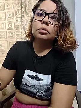 Snapshot of saenz_eymi chatting on May 13, 5:10 pm saenz eymi online show from May 13, 5:10 pm