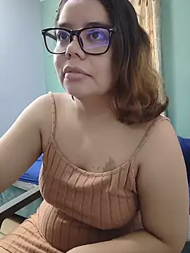 Snapshot of saenz_eymi chatting on June 7, 6:11 pm saenz eymi online show from June 7, 6:11 pm
