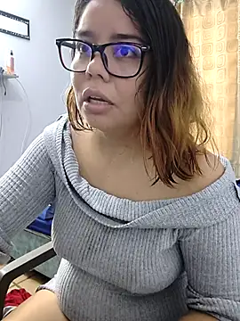 Snapshot of saenz_eymi chatting on June 14, 6:21 pm saenz eymi online show from June 14, 6:21 pm