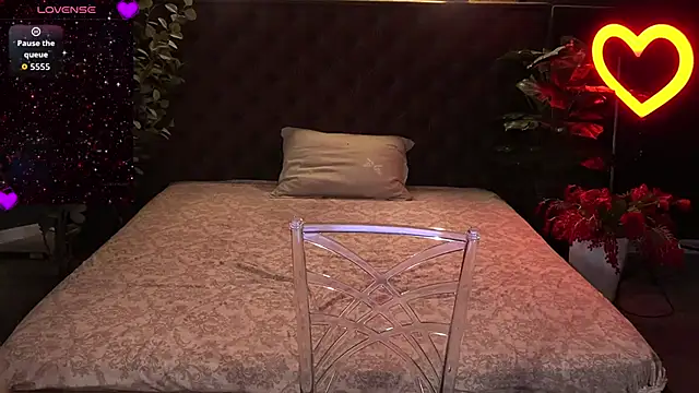 DiamondGoldie online show from June 12, 7:13 pm