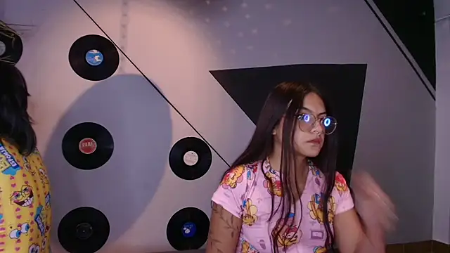 Lilith and Khloe online show from November 25, 11:21 am