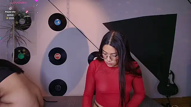 Lilith and Khloe online show from November 28, 11:24 am