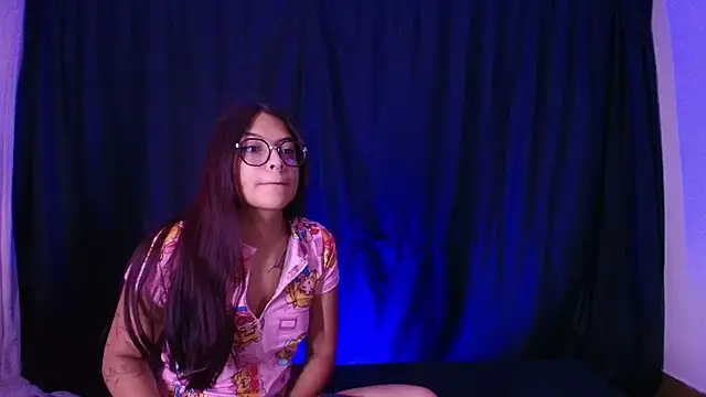 Lilith and Khloe online show from March 10, 11:26 am