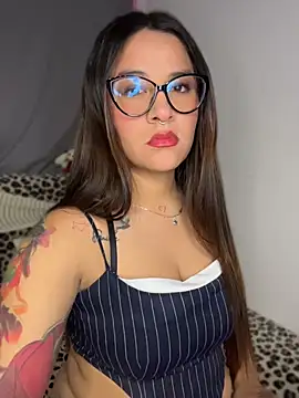 Snapshot of Linda_Bellucci chatting on July 10, 4:17 am Linda Bellucci online show from July 10, 4:17 am