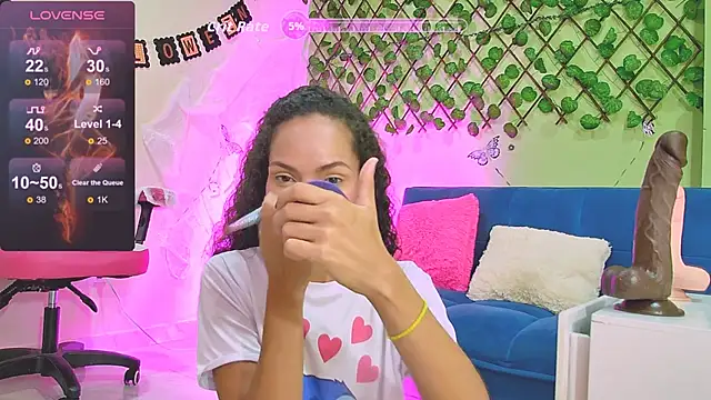 Karen Ariass online show from October 22, 1:55 pm