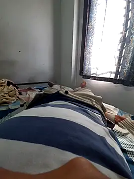 Snapshot of Yourslovingdick chatting on December 22, 5:04 am Yourslovingdick online show from December 22, 5:04 am