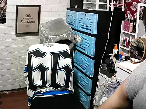 Snapshot of Pinoy_slutcummer69 chatting on November 29, 9:01 am Pinoy slutcummer69 online show from November 29, 9:01 am