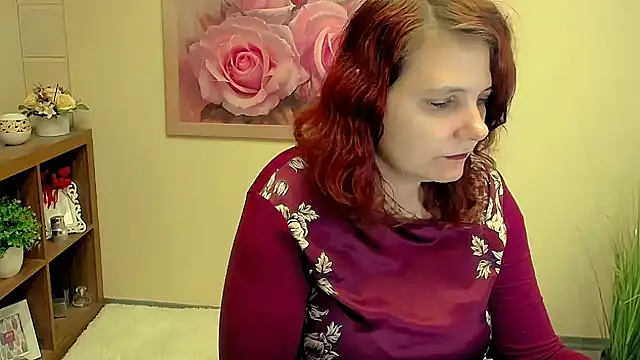 Snapshot of TwoBigSuns chatting on October 9, 7:17 am TwoBigSuns online show from October 9, 7:17 am