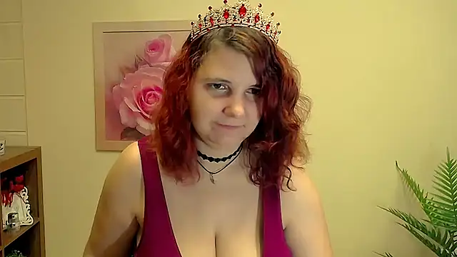 Snapshot of TwoBigSuns chatting on November 18, 8:19 am TwoBigSuns online show from November 18, 8:19 am