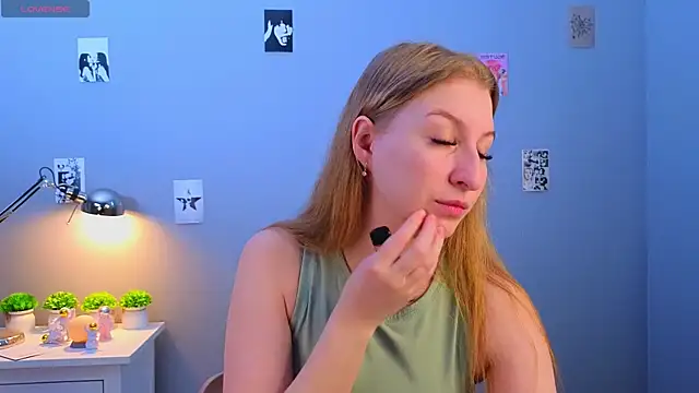 Snapshot of LorettaGladman chatting on November 20, 4:12 am LorettaGladman online show from November 20, 4:12 am