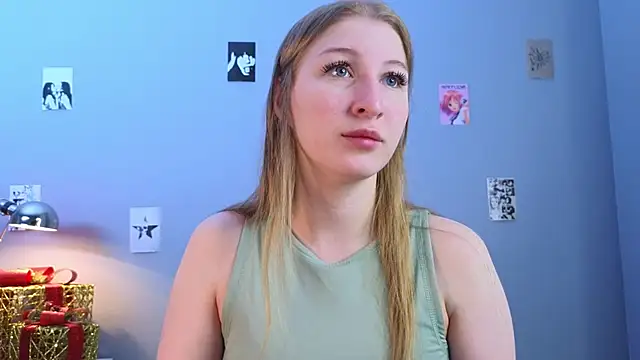 Snapshot of LorettaGladman chatting on December 14, 4:07 am LorettaGladman online show from December 14, 4:07 am