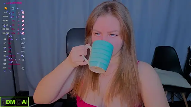 Snapshot of MikaBloom chatting on November 19, 2:11 am MikaBloom online show from November 19, 2:11 am