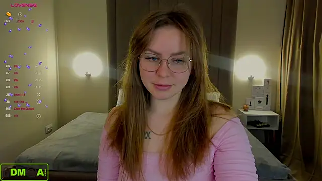 Snapshot of MikaBloom chatting on November 30, 2:04 am MikaBloom online show from November 30, 2:04 am