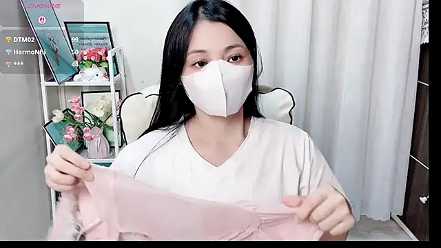 phuongnhi  online show from August 1, 2:05 pm