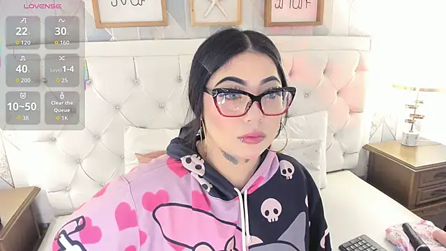 Snapshot of MeganStar__ chatting on September 9, 11:32 am MeganStar online show from September 9, 11:32 am