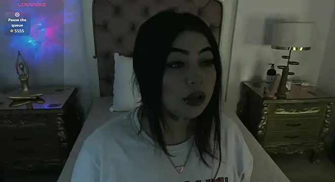 Snapshot of MeganStar__ chatting on October 7, 11:51 am MeganStar online show from October 7, 11:51 am