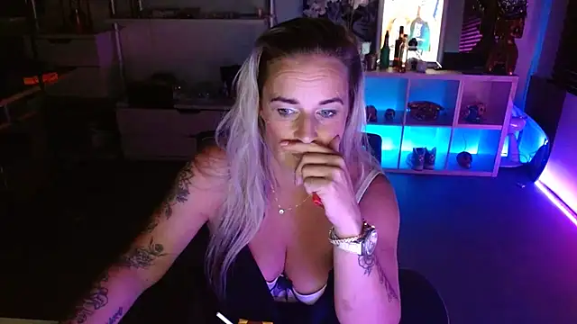 Snapshot of Mrs-Aurora chatting on September 29, 6:57 pm Mrs-Aurora online show from September 29, 6:57 pm