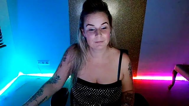 Mrs-Aurora online show from December 4, 7:33 pm