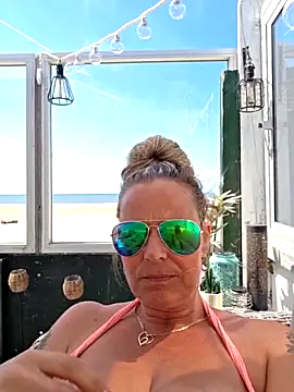 Snapshot of Mrs-Aurora chatting on May 28, 12:24 pm Mrs-Aurora online show from May 28, 12:24 pm