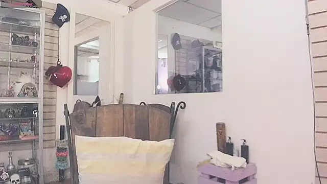 Snapshot of xinamora chatting on November 16, 6:24 pm xinamora online show from November 16, 6:24 pm