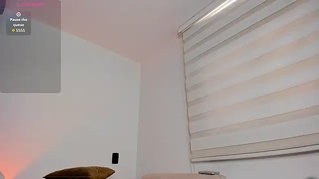 Snapshot of arianna_000 chatting on May 8, 12:43 pm arianna 000 online show from May 8, 12:43 pm