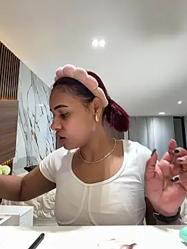 Snapshot of DollyBrowncc chatting on June 19, 2:27 am DollyBrowncc online show from June 19, 2:27 am